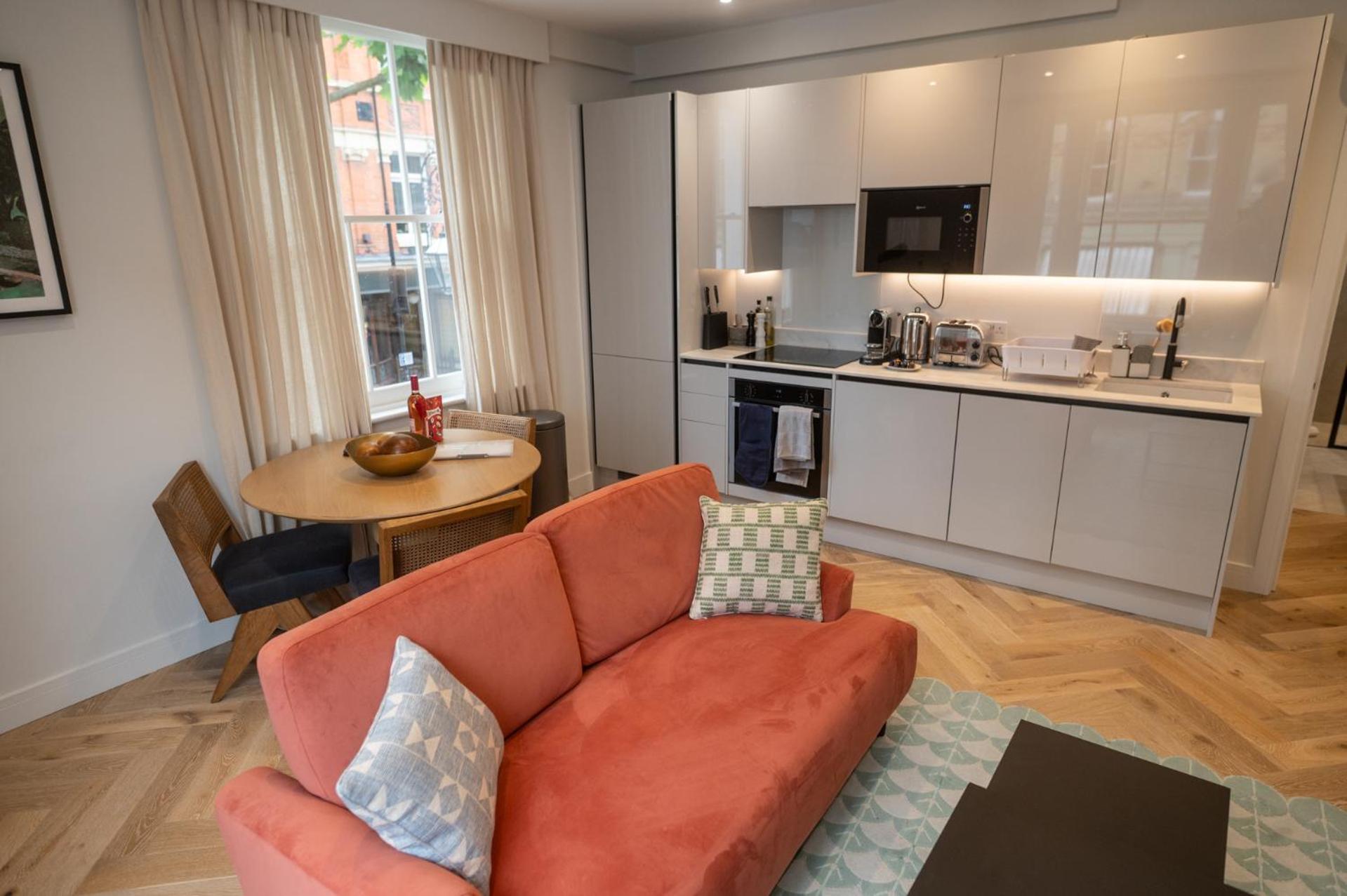 Appartamento Bright, Modern One Bedroom On 1st Floor