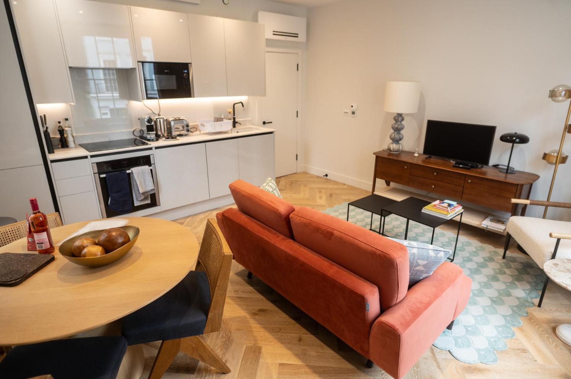 Appartamento Bright, Modern One Bedroom On 1st Floor Londra