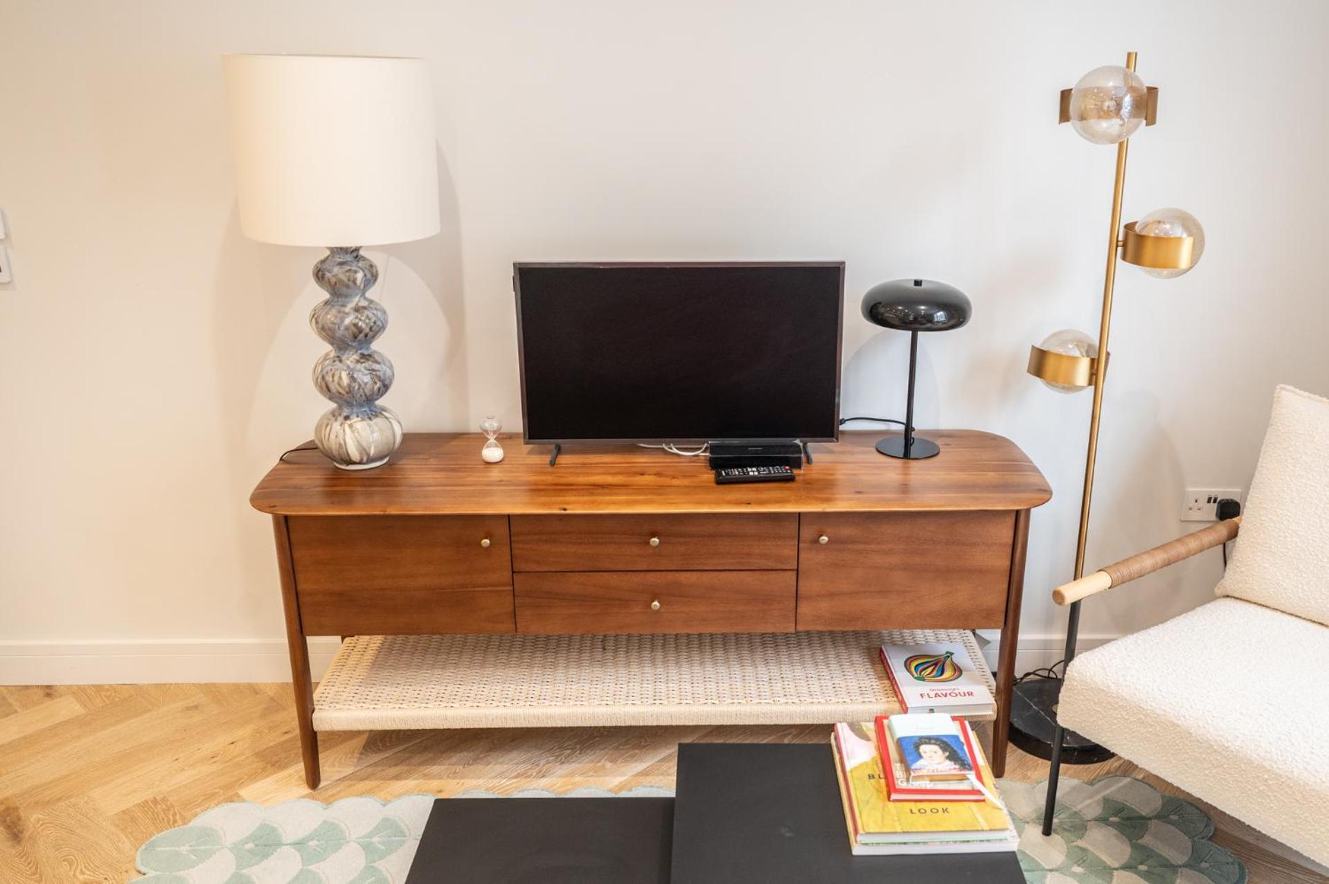 Bright, Modern One Bedroom On 1st Floor *