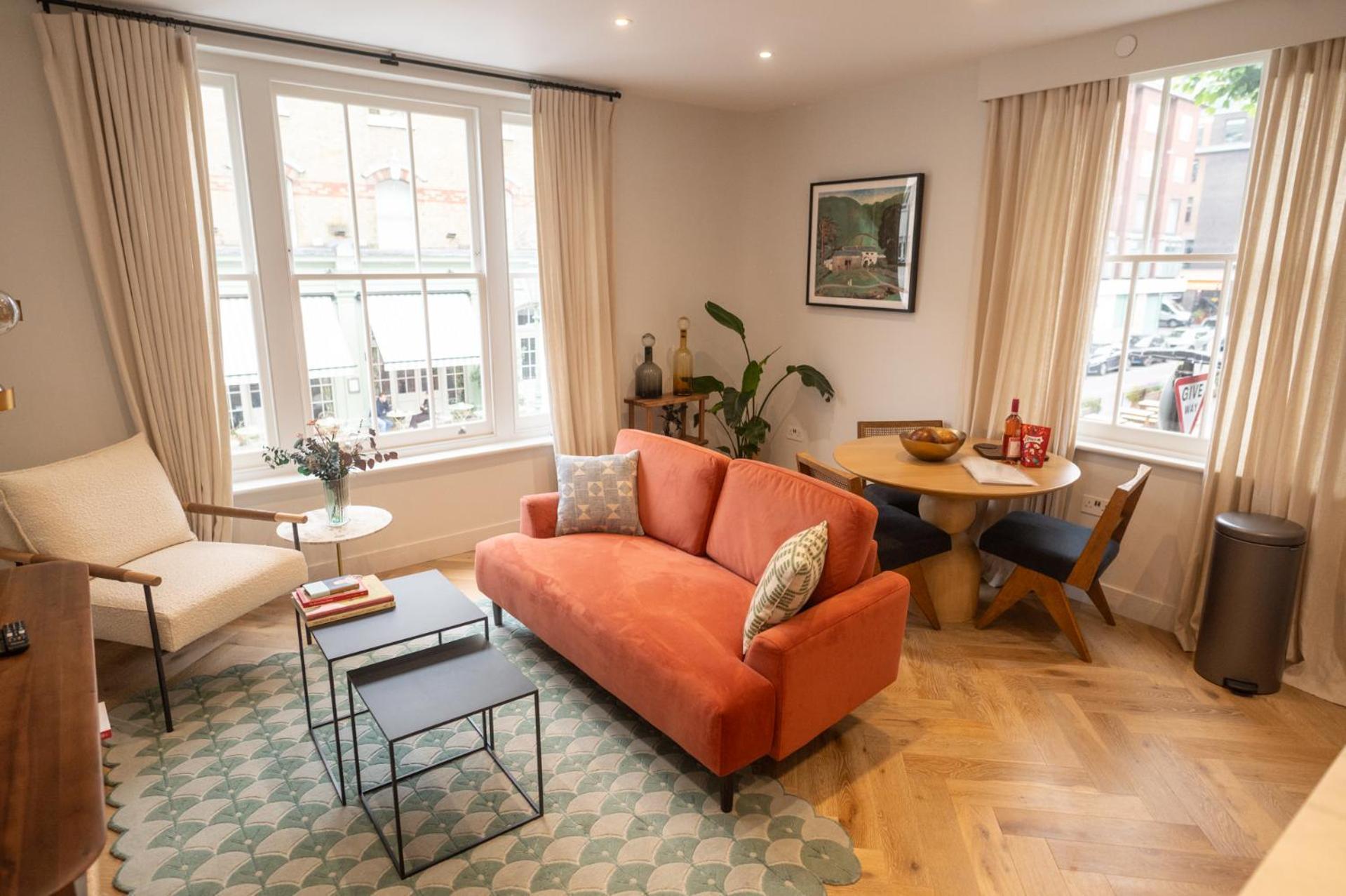 Bright, Modern One Bedroom On 1st Floor